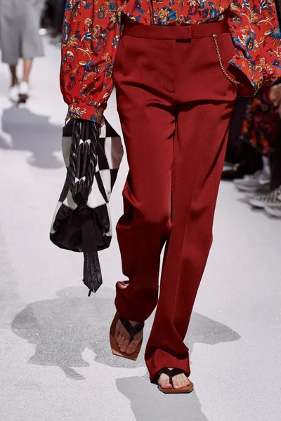 Look 28